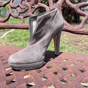 Via Spiga Suede Leather Platform Closed Toe Slip On Heels